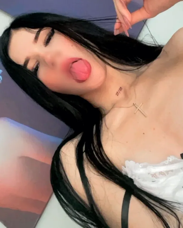 Aleksandra, 23