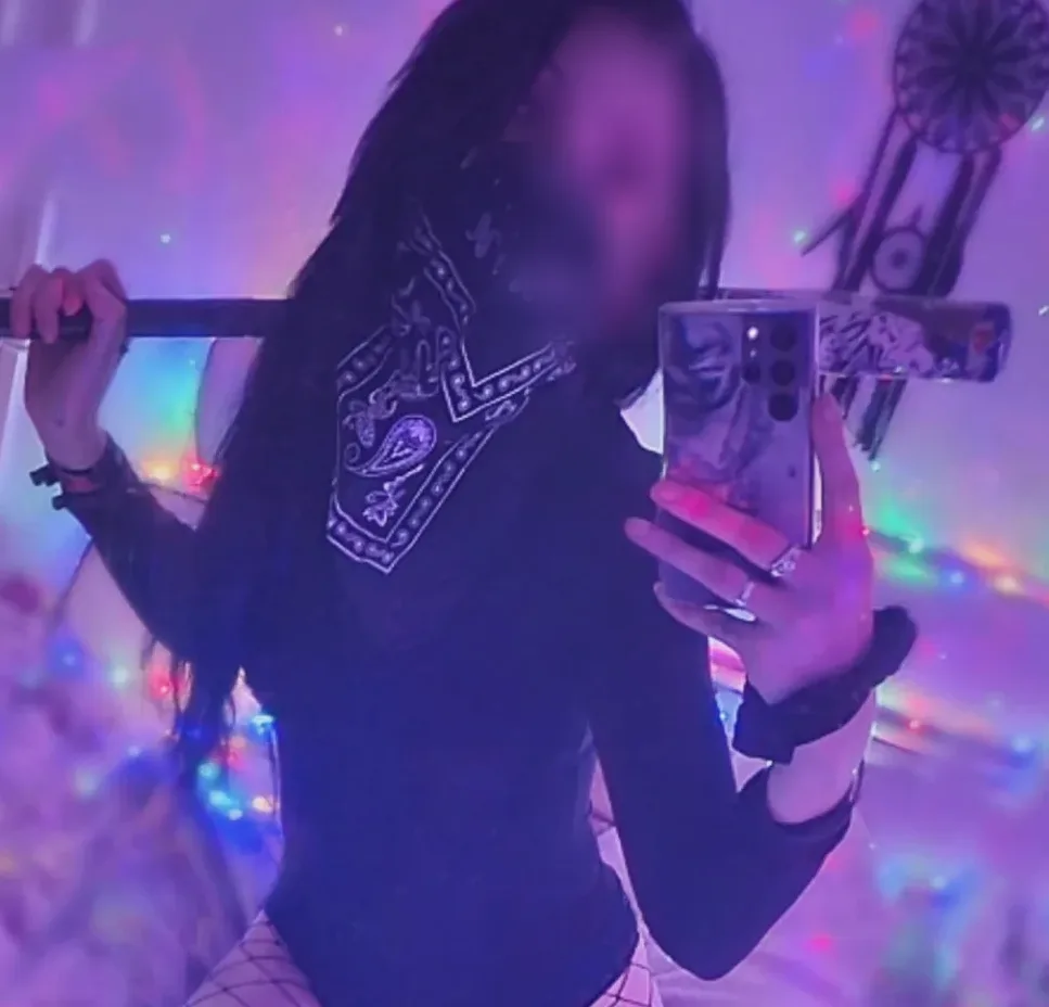 Amina, 28