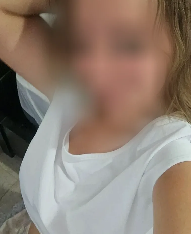 Andrea, 22