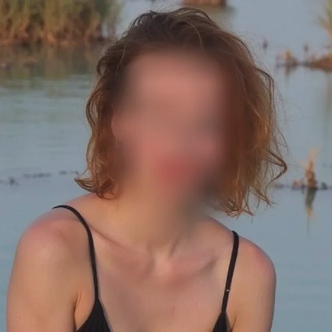 Celine, 25