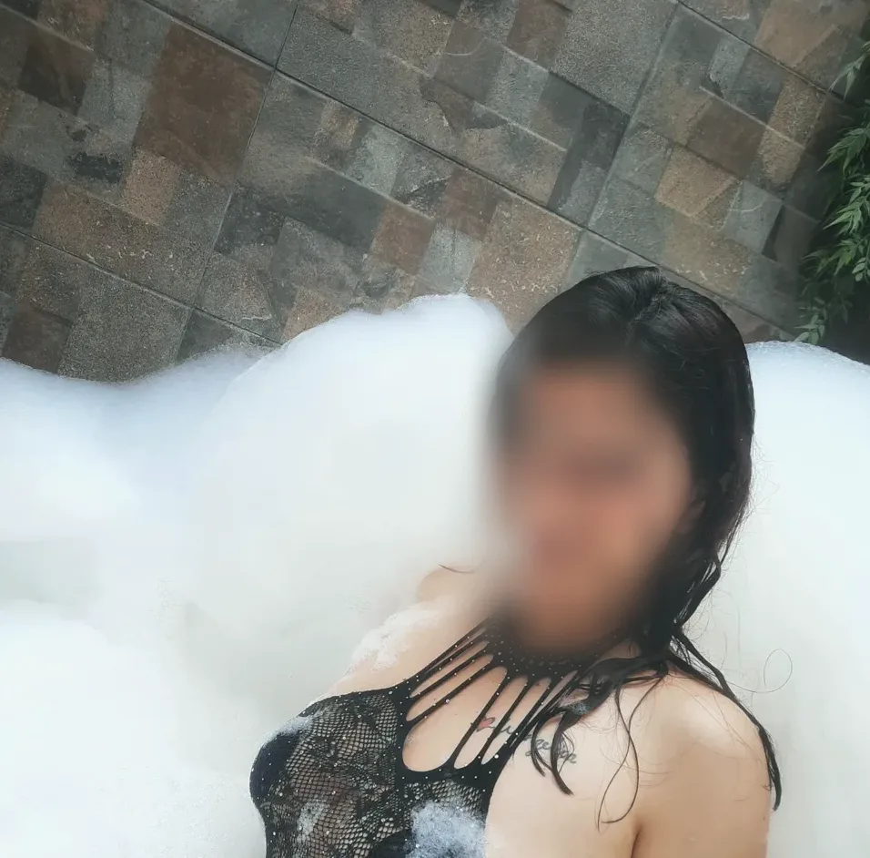 Nadine, 26