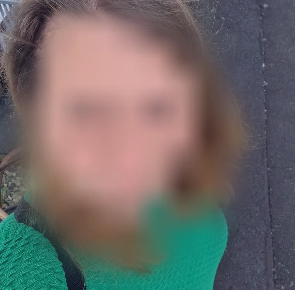 Sabrina, 32